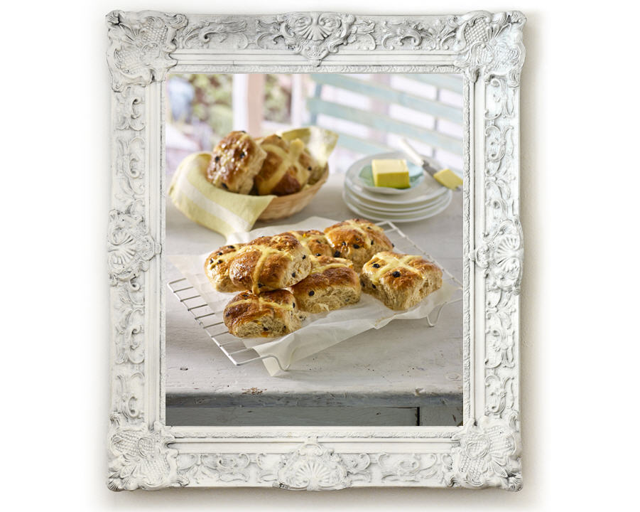 Easter Treats: Homemade Hot Cross Buns